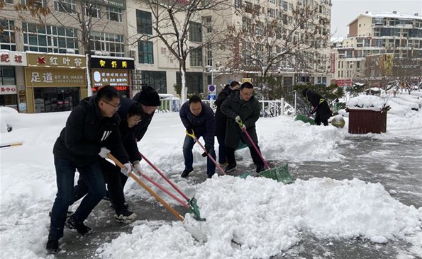 以動(dòng)制“凍”，溫暖護(hù)行——威海產(chǎn)投集團(tuán)開展清雪行動(dòng)